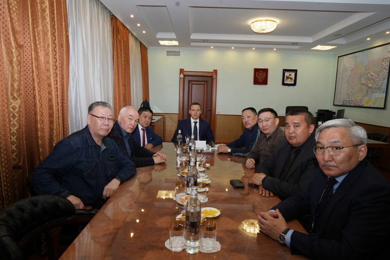 Генеральный директор АЛРОСА Павел Маринычев встретился с главами улусов Алмазной провинции
