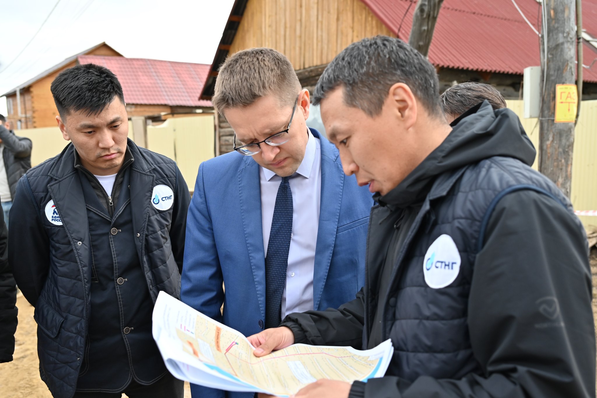 Министр промышленности и геологии Якутии оценил ход работ по ликвидации дефицита пропускной способности газовых сетей в поселке Марха
