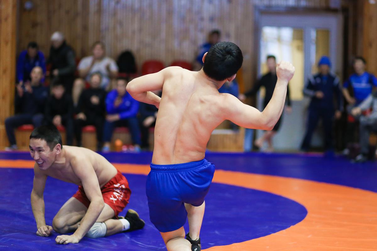 АЛРОСА спонсирует республиканский турнир по якутской национальной борьбе
