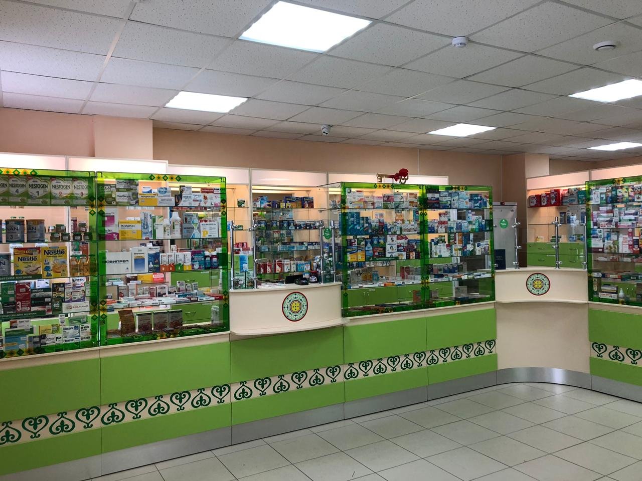 "Наши заявки на лекарства удовлетворяются на 10%" - владелец аптеки в Якутске