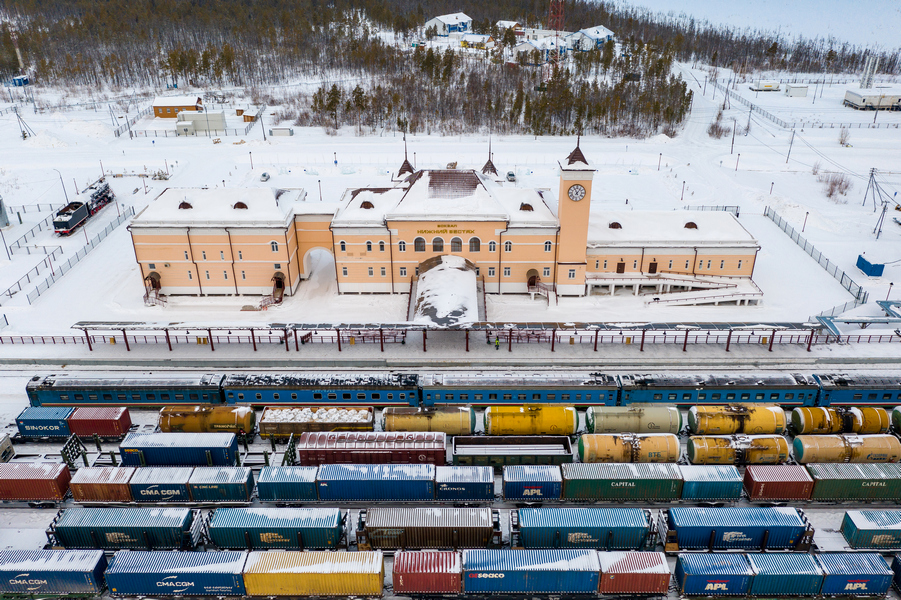 Железнодорожники готовы к работе в сильные морозы и призывают грузополучателей ускорить вывоз грузов со станции Нижний Бестях