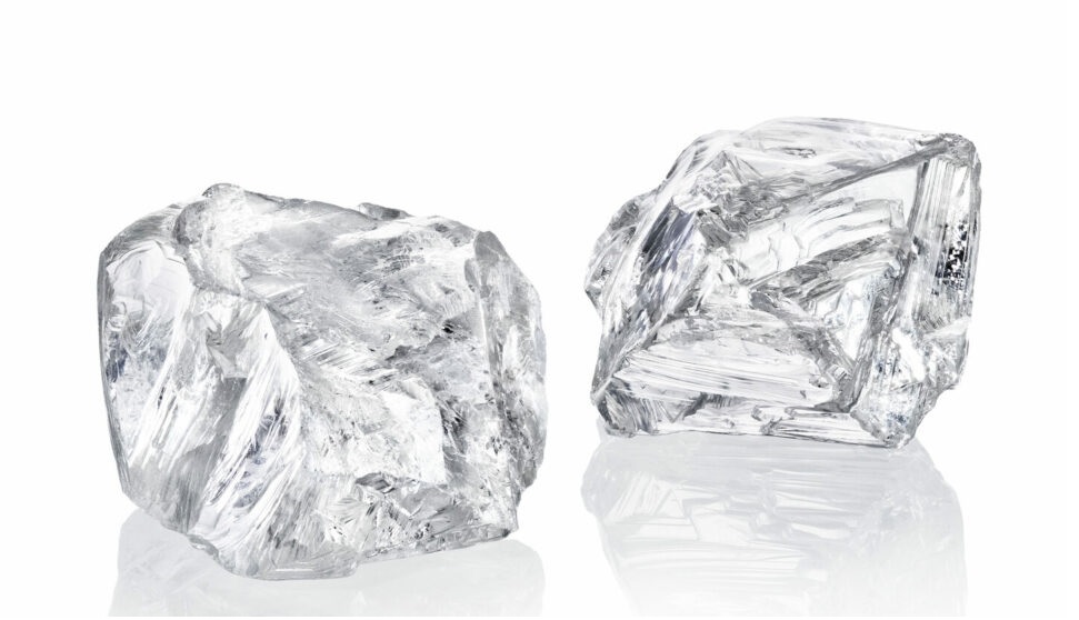 Два крупных алмаза добыли в Якутии в один день
