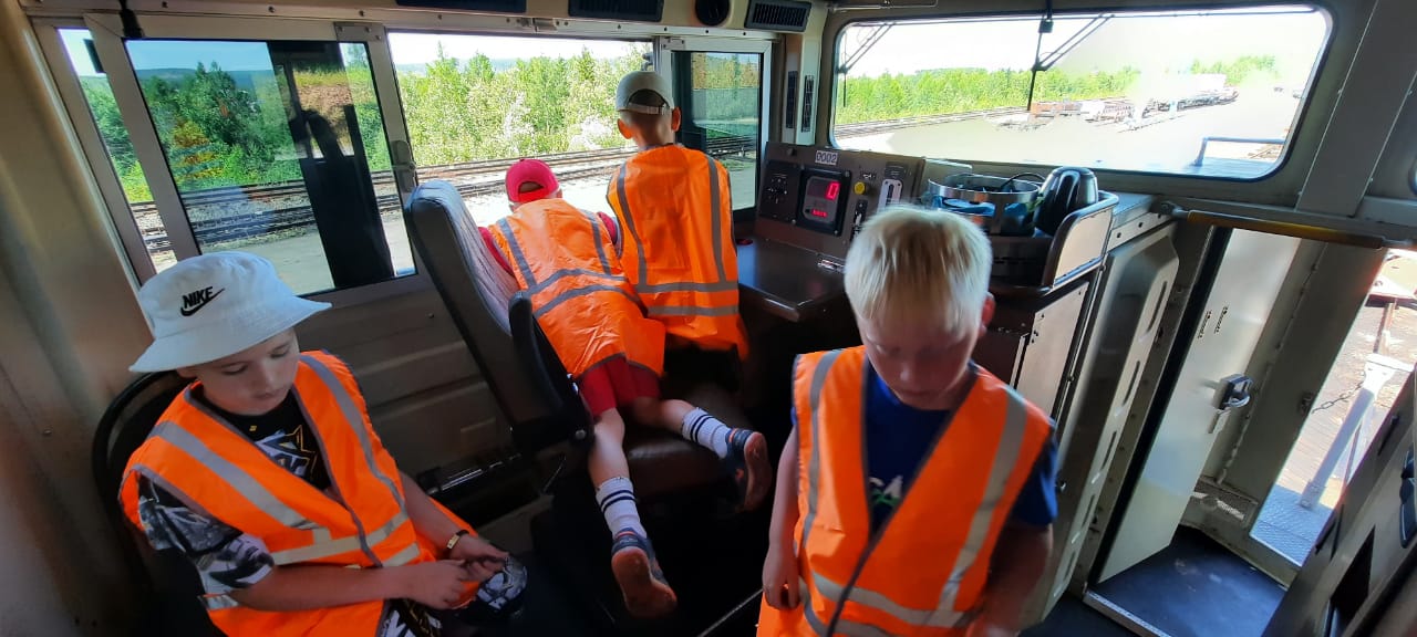 Юные спортсмены посетили локомотивное депо Алдан
