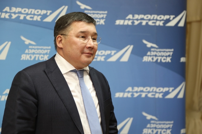 Экс-директор аэропорта "Якутск" обналичивал взятки на рабочем месте – источник