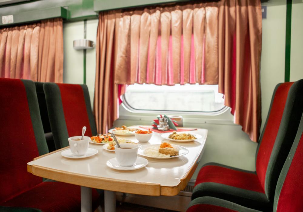В пассажирских поездах АО «АК «ЖДЯ» вводится новая услуга - предоплаченное питание